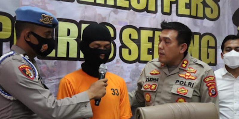 Press conference penangkapan perampokan toko oleh mantan karyawan/Repro