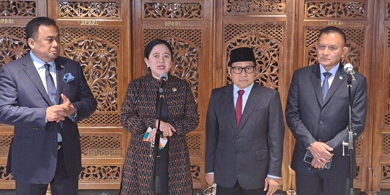 Ketua DPR RI Puan Maharani bersama para wakil ketua DPR saat memberikan keterangan pers/Sinpo