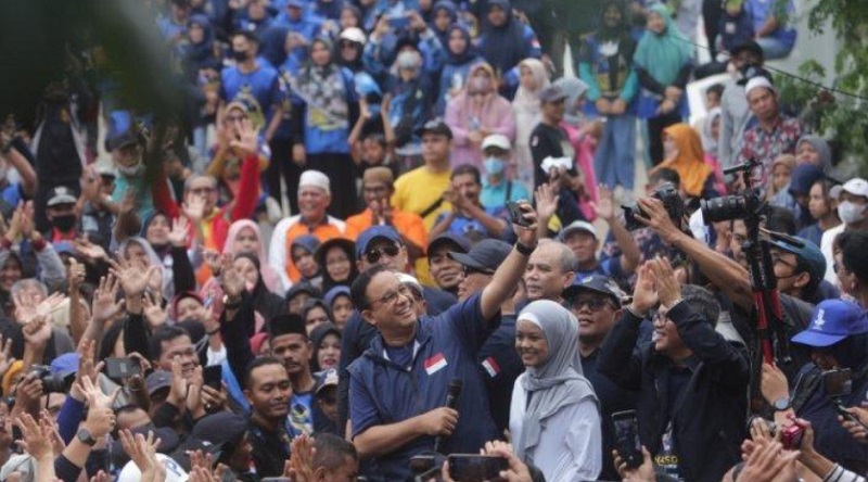 Bakal calon Presiden dari Partai Nasdem Anies Baswedan saat jalan sehat dengan masyarakat Aceh/Net