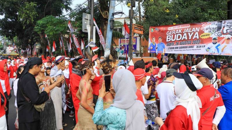 Gerak jalan budaya HUT RI di Kecamatan Ciledug. (Foto: Dok Pemkot)