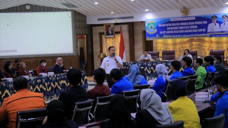 Walikota Tangerang Arief R Wismansyah saat peluncuran aplikasi bantuan pendidikan. (Foto: Dok Pemkot)