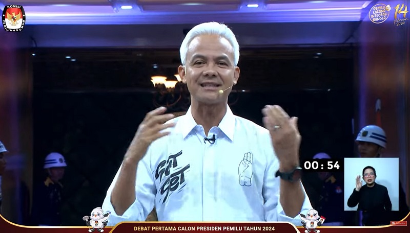 Capres nomor urut 3, Ganjar Pranowo saat debat Capres putaran pertama. (Foto: Repro)