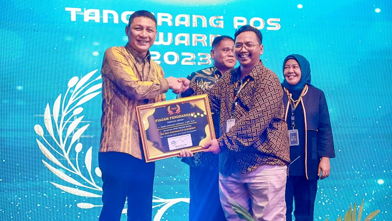 Sekretaris DPRD Banten Deden Apriandhi  meraih penghargaan ‘The Best Performance Leadership’ TangerangPos Award 2023. (Foto: IST)