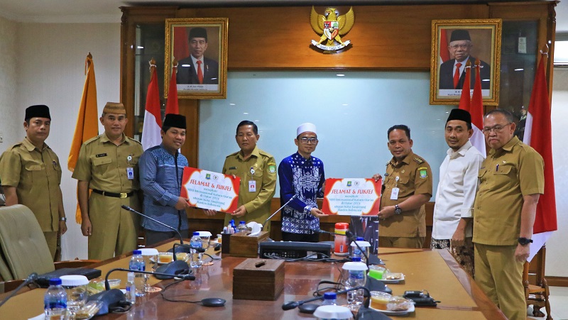 Pj Walikota Tangerang Nurdin dan jajaran saat menerima dua Qari asal Kota Tangerang. (Foto: Dok Pemkot)