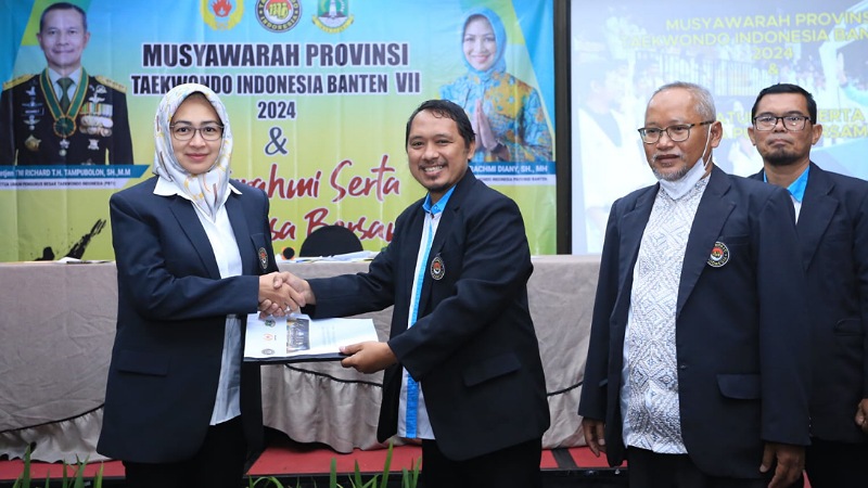 Mantan Walikota Tangsel Airin Rachmi Diany kembali didapuk secara aklamasi menjadi Ketua Taekwondo Banten. (AMR/RMB)