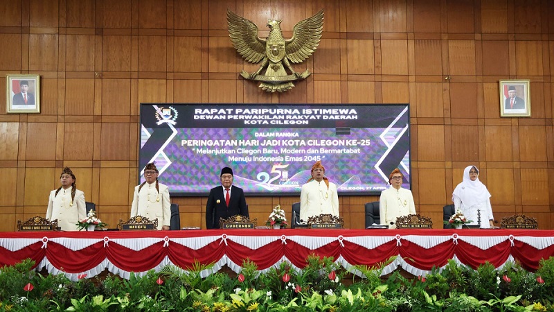 Pj Gubernur Banten Al Muktabar menghadiri Paripurna hari jadi Kota Cilegon ke - 25. (Foto: Dok Pemprov)