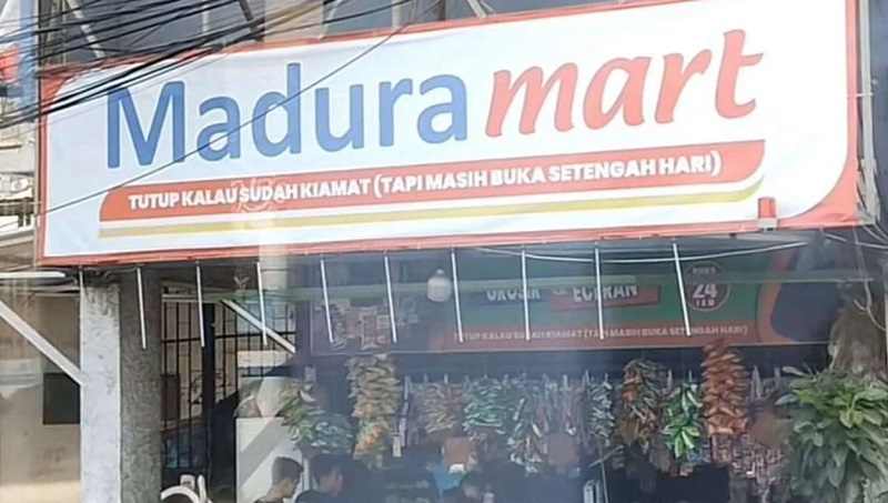 Penampakan warung Madura Mart yang bikin ketar ketir ritel-ritel elit. (Foto: Repro)