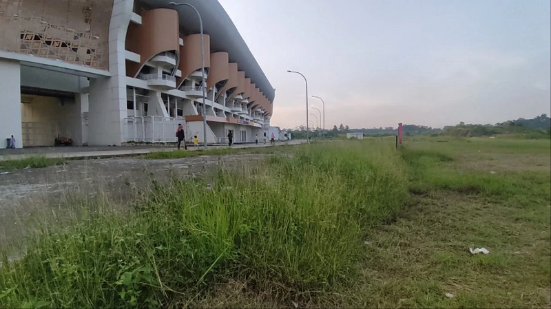 Kondisi Banten Internasional Stadion (BIS) yang nampak terbengkalai. (Foto: Repro)
