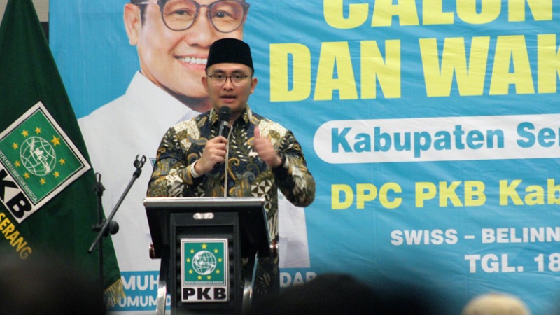 Bakal calon Bupati Serang, Andika Hazrumy saat menyampaikan visi dan misi di DPW PKB Banten. (Foto: AMR/RMB)