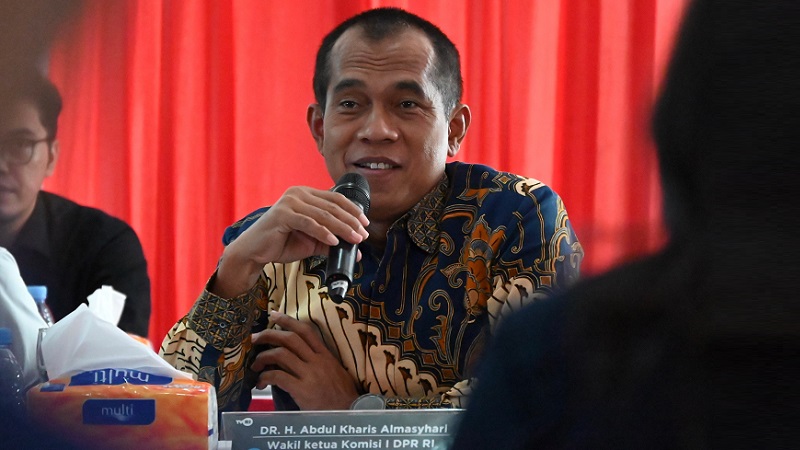 Wakil Ketua Komisi I DPR RI Abdul Kharis Al Masyhari saat kunjungan meninjau pembangunan gedung baru TVRI Stasiun Banten. (Foto: Dok DPR)